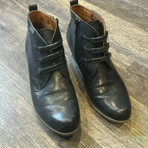 Pikolinos Womens Booties size 40